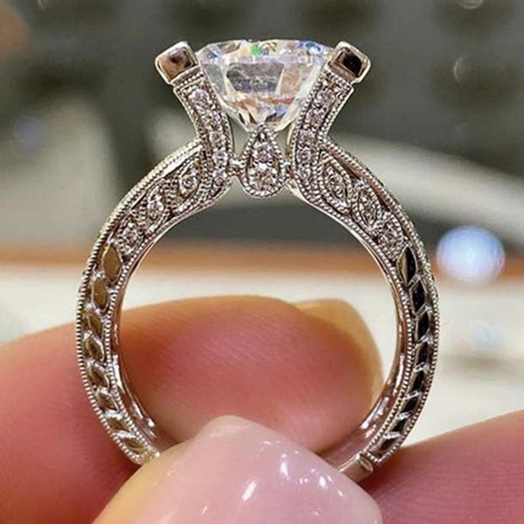 🎀💍925 White Sapphire Noble Ring - Picture 2 of 7